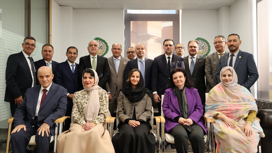 الأميرة سارة بنت بندر والأميرة هيفاء بنت عبدالعزيز آل مقرن وعدد من السفراء العرب