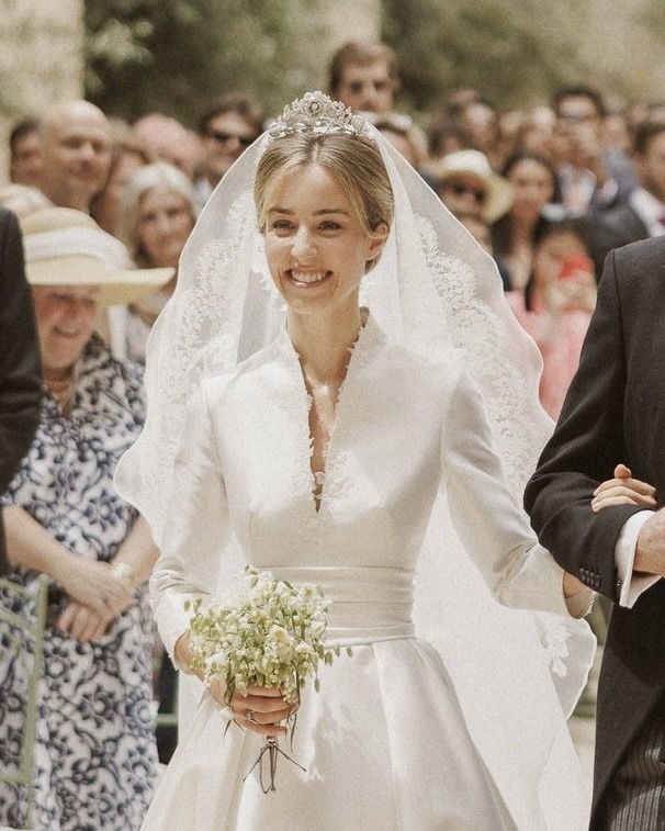 الأميرة شارلوت أميرة ناساو اختارت تاجها من مجوهرات العائلة