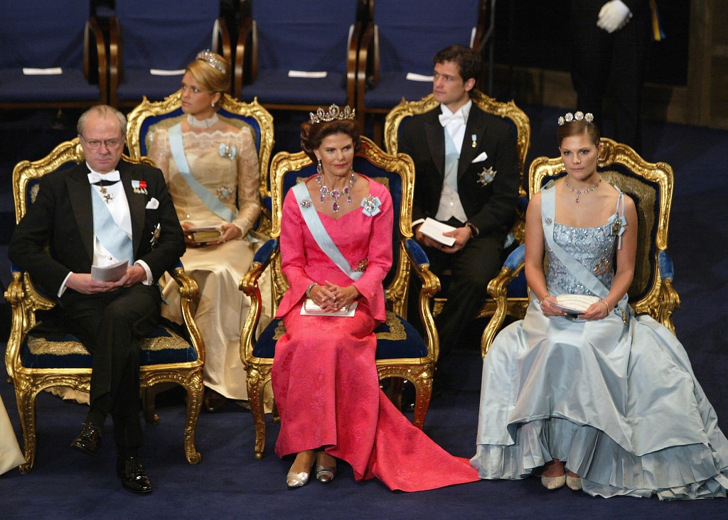 الأميرة فيكتوريا تتألق بتاج The Swedish Four Button Tiara