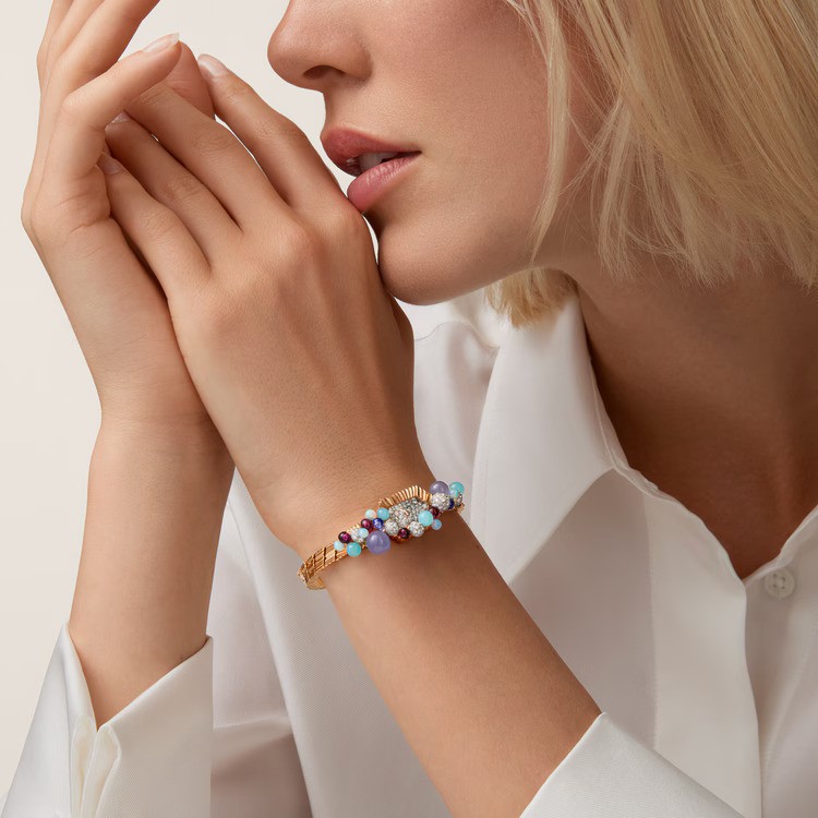 الأوبال الأبيض والأزرق في ساعة Cartier Libre