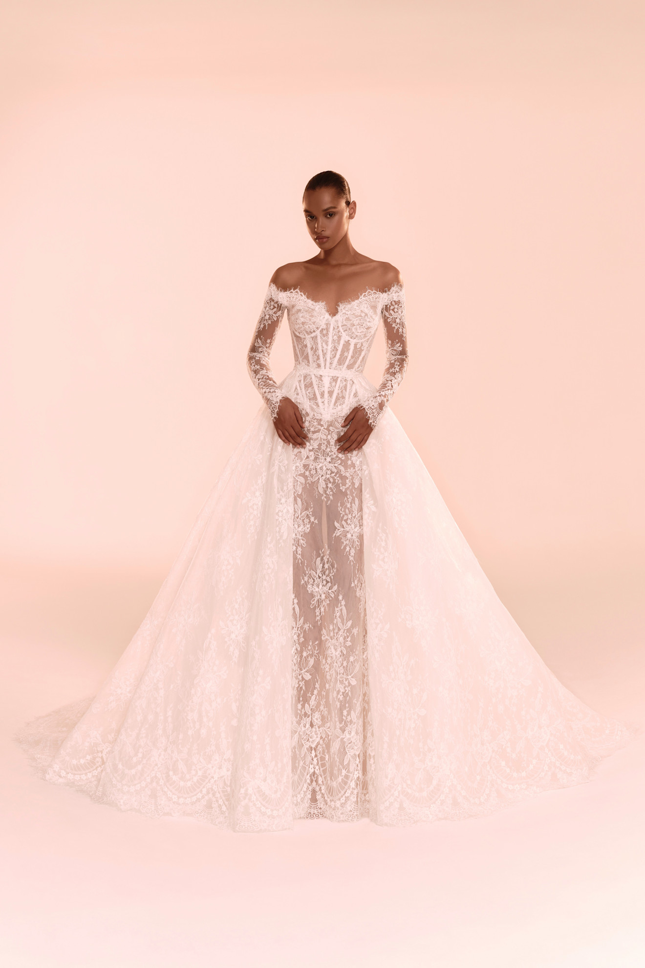 الأوفرسكيرت بمزيج الدانتيل لزهير مراد