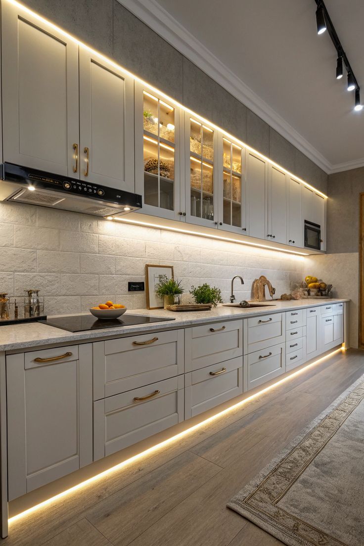 الإضاءة الناعمة هي لمسة أخيرة تجعل المطبخ أكثر فخامة