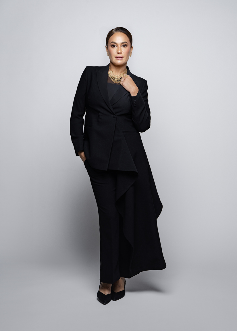 هند صبري باللون الأسود ومجوهرات عزة فهمي AZZA FAHMY