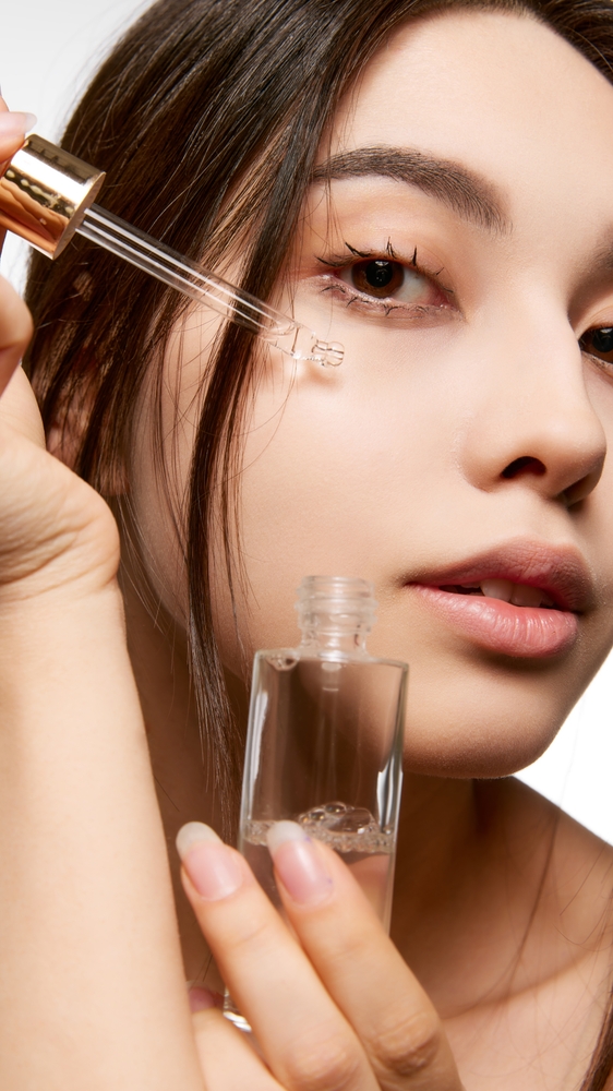 الإيسنس والسيروم يعملان معاً على منح البشرة عناية مركّزة ونتائج ملموسة