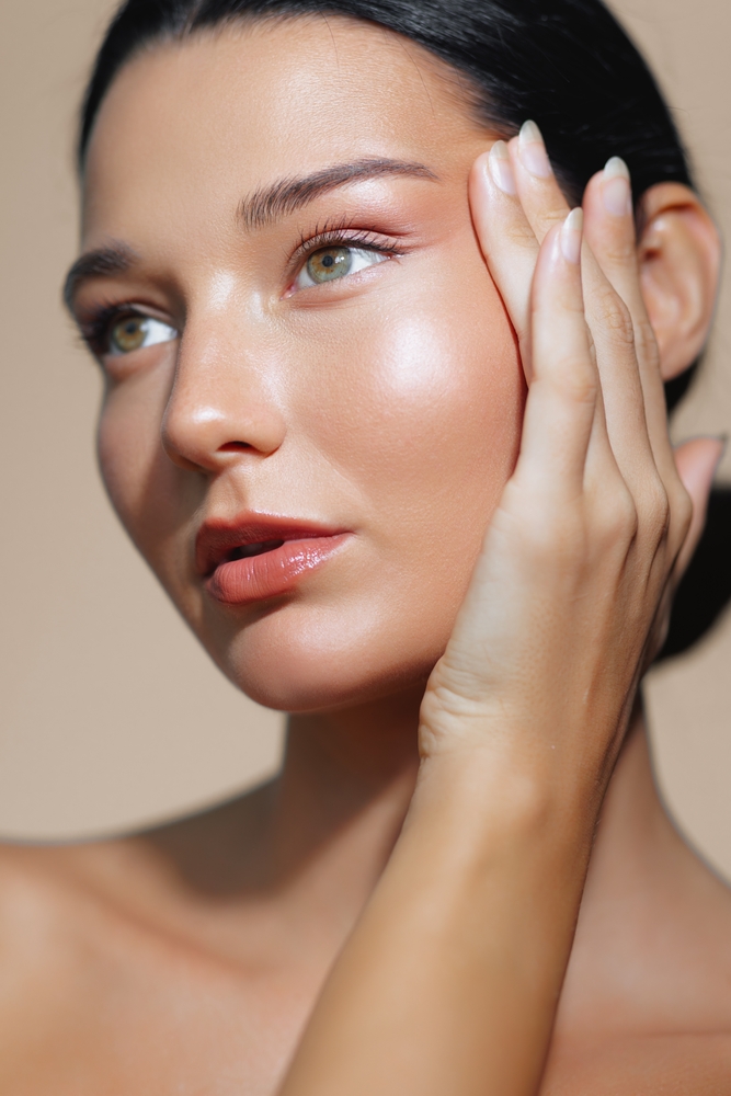 الاستخدام المنتظم لزيوت الوجه يمنحها إشراقة صحية