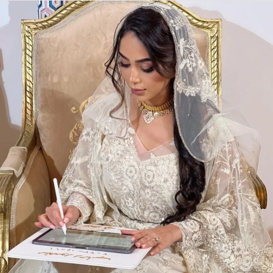 الاعلامية رحاب عبد الله ارتدت فستان زفاف في حفل عقد قرانها
