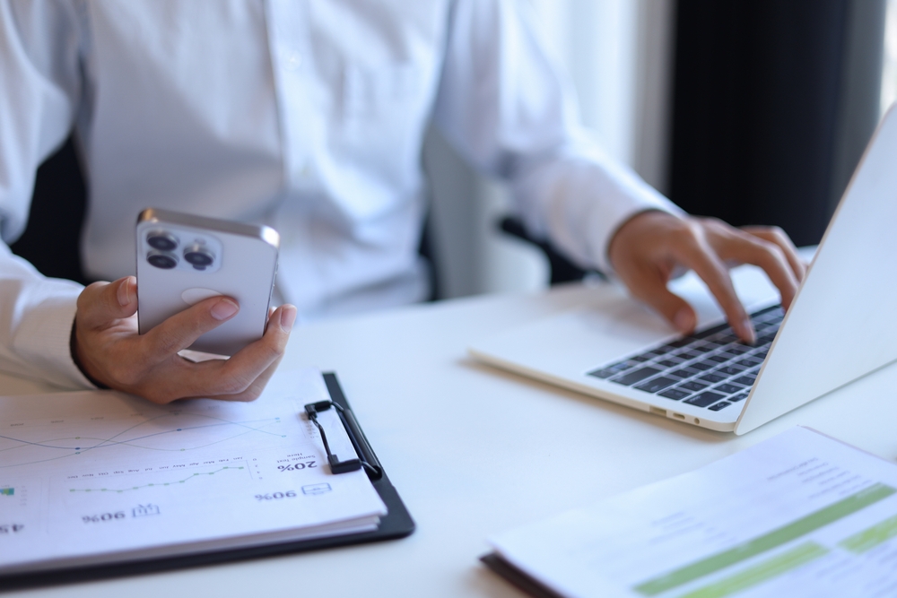 الالتزام بجدول صارم وساعات عمل محددة