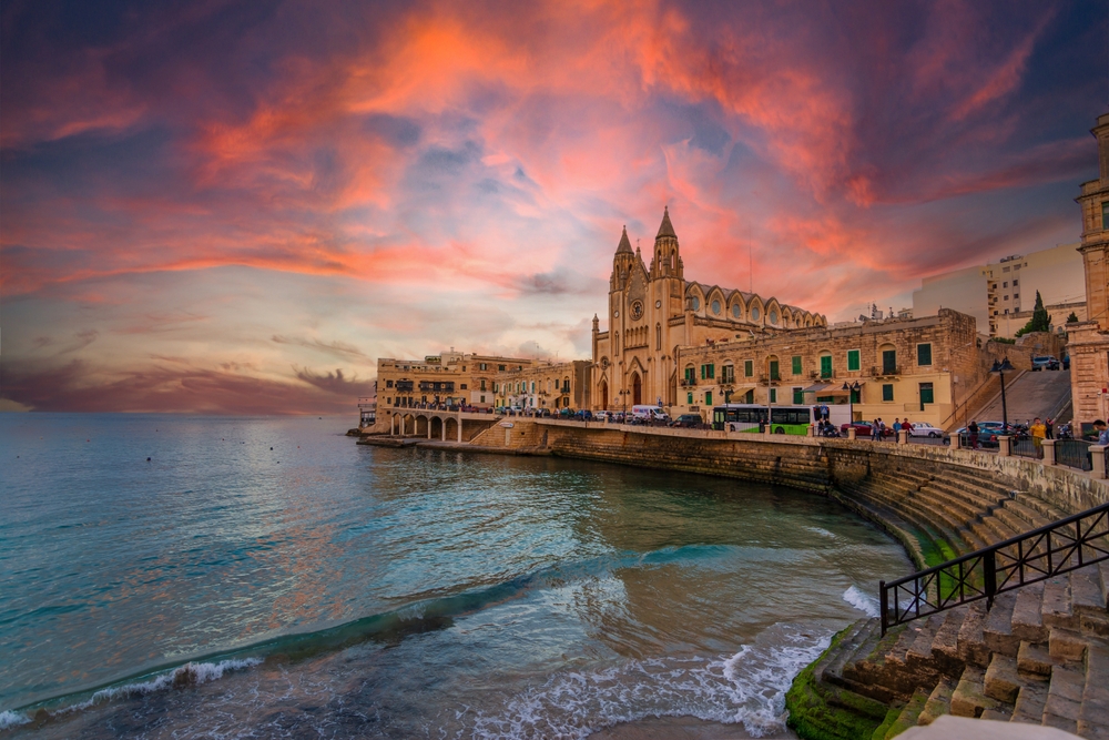 البحيرة الزرقاء Blue Lagoon، كومينو Comino