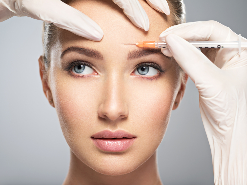 البوتكس التجميلي يعالج خطوط العبوس بين الحاجبين