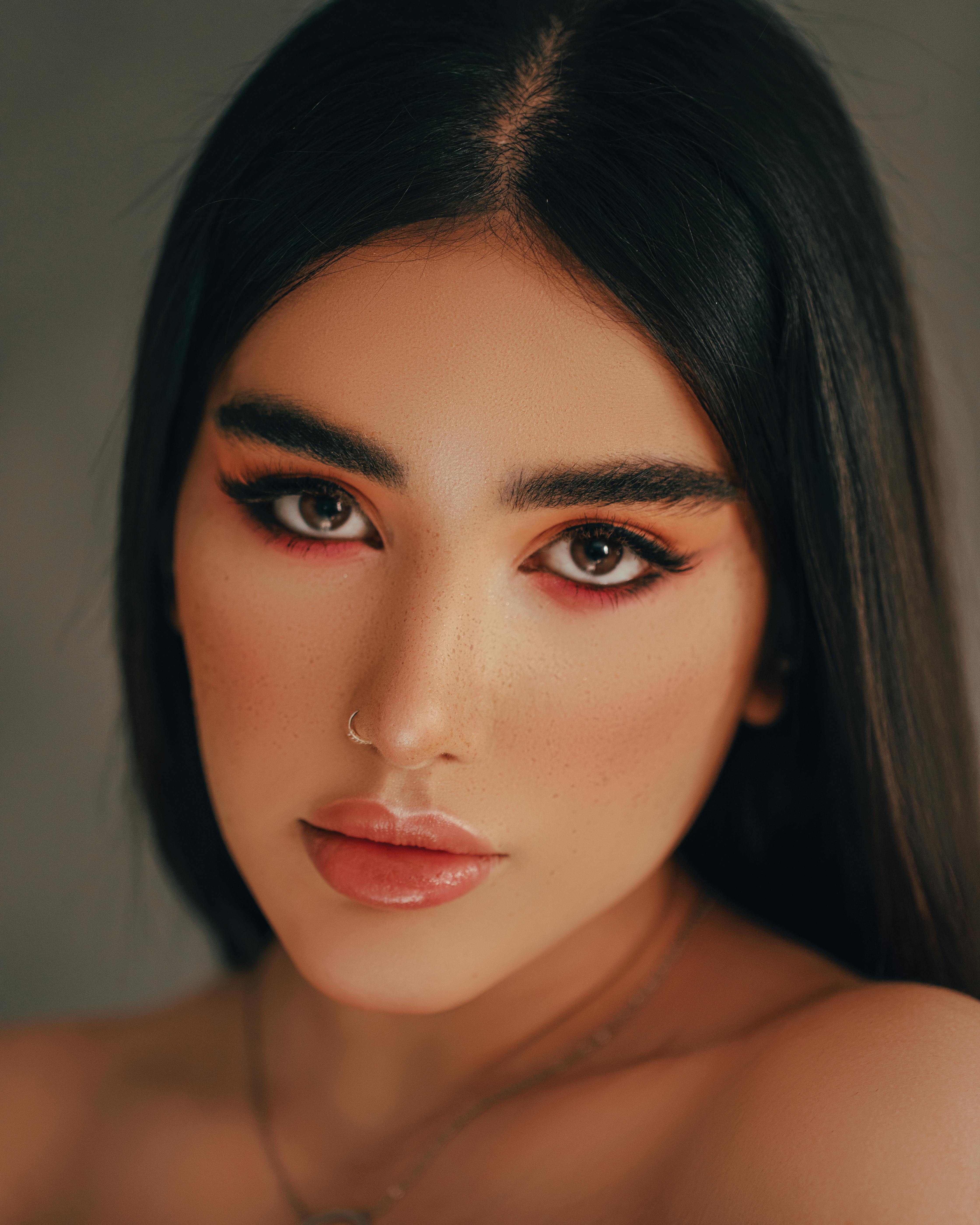 التاتو التجميلي تناسب من تفضل الحواجب الجريئة والواضحة