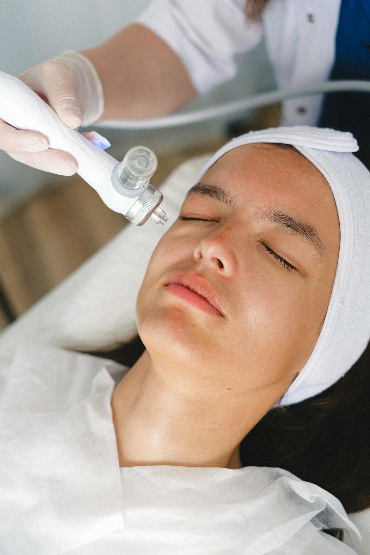 التجميل الوقائي بصفة عامة هو نهج يركز على علاج مشكلات البشرة بركائز متنوعة فهو استثمار طويل الأمد في صحة وشباب البشرة