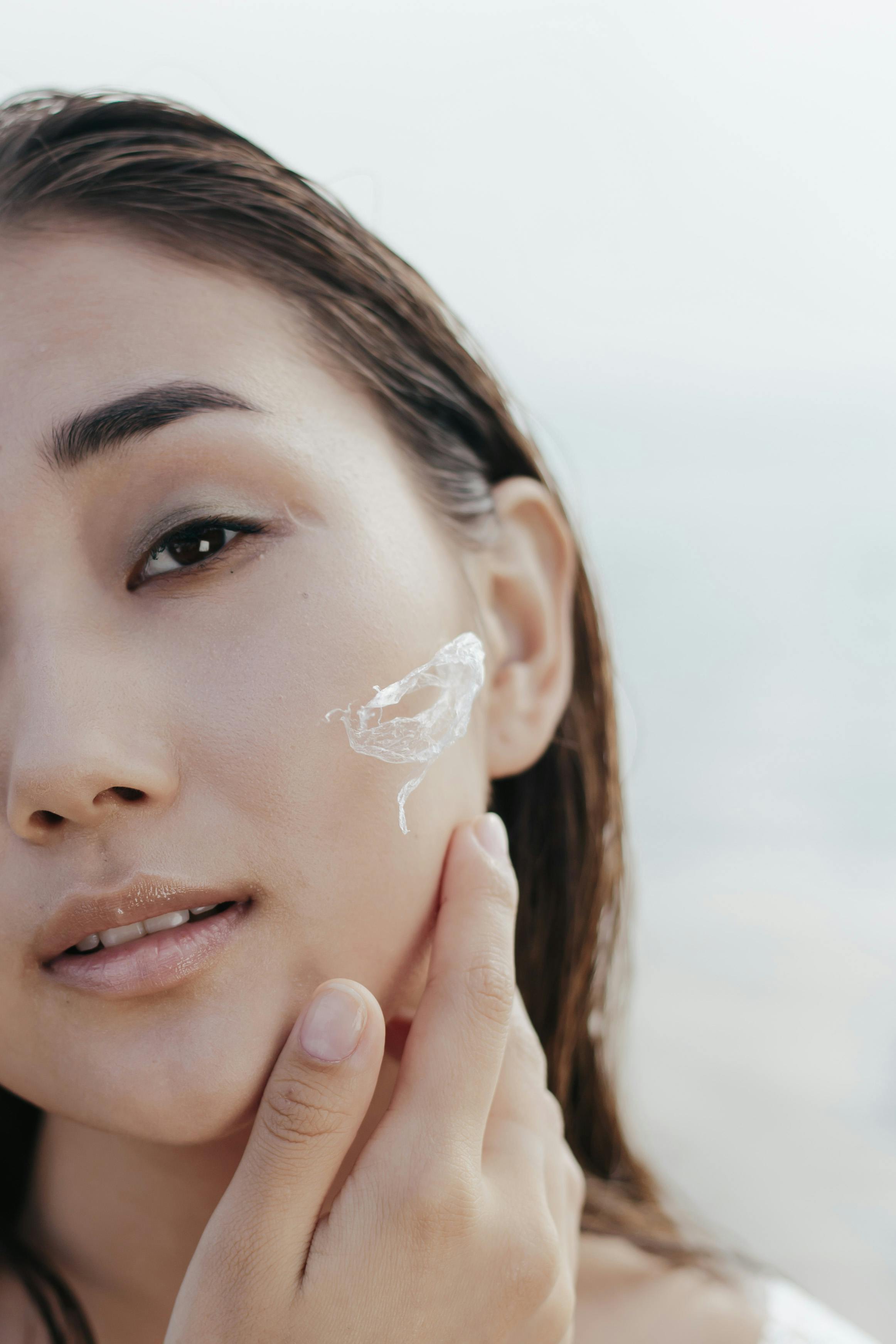 الترطيب كلمة السر لبشرة مضيئة ومشرقة