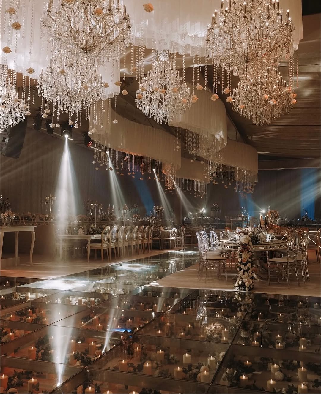 الترف البصري بأسقف البوهو- الصورة من صفحة Teknik Kumaş Dekorasyon