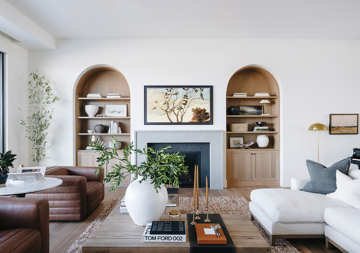 التركيز على البساطة والخامات المتينة يمنح المنزل مظهرًا عصريًا ومستدامًا