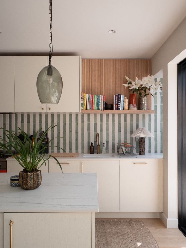 التصاميم المستوحاة من الأقمشة والأنسجة من أبرز اتجاهات البلاط للمطبخ في 2026