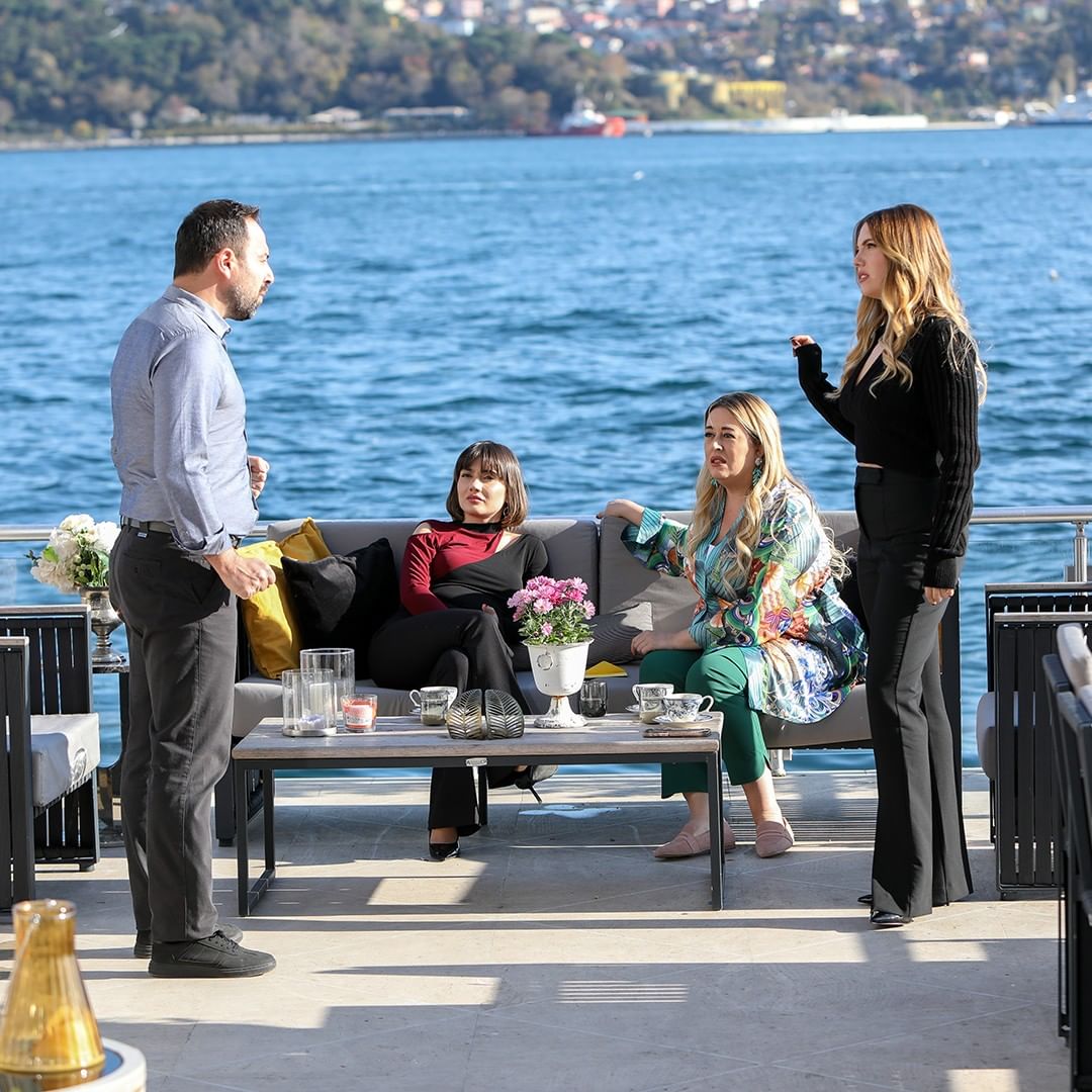 مشهد من مسلسل "التفاح الحرام"