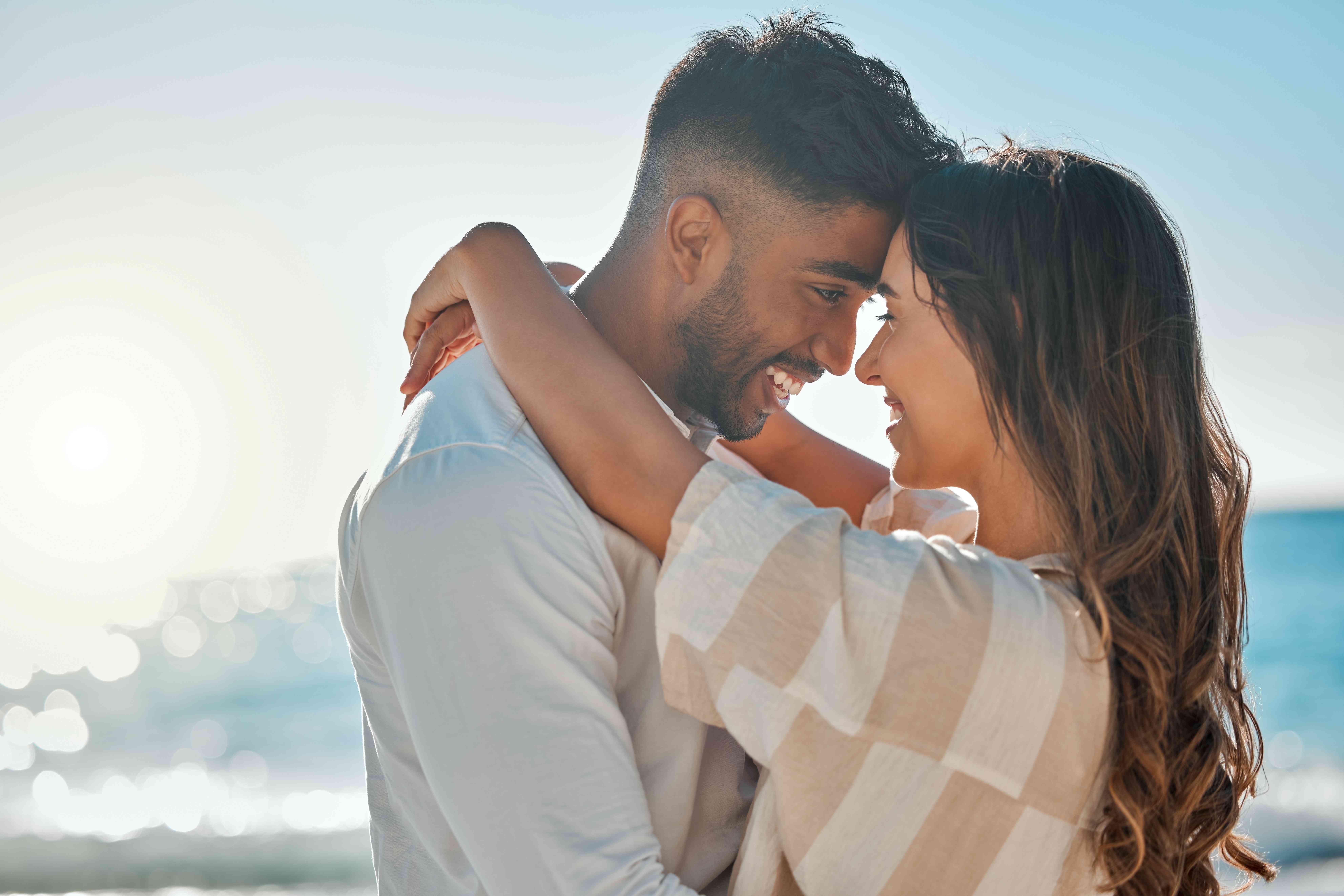 التفاهم يحقق الاتنسجام والتناغم ومن ثم تحقيق الاستقرار العاطفي بين الزوجين