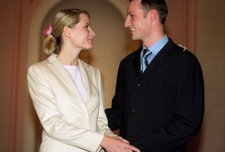 التقت ميت ماريت بولي العهد الأمير هاكون في صيف عام 1997