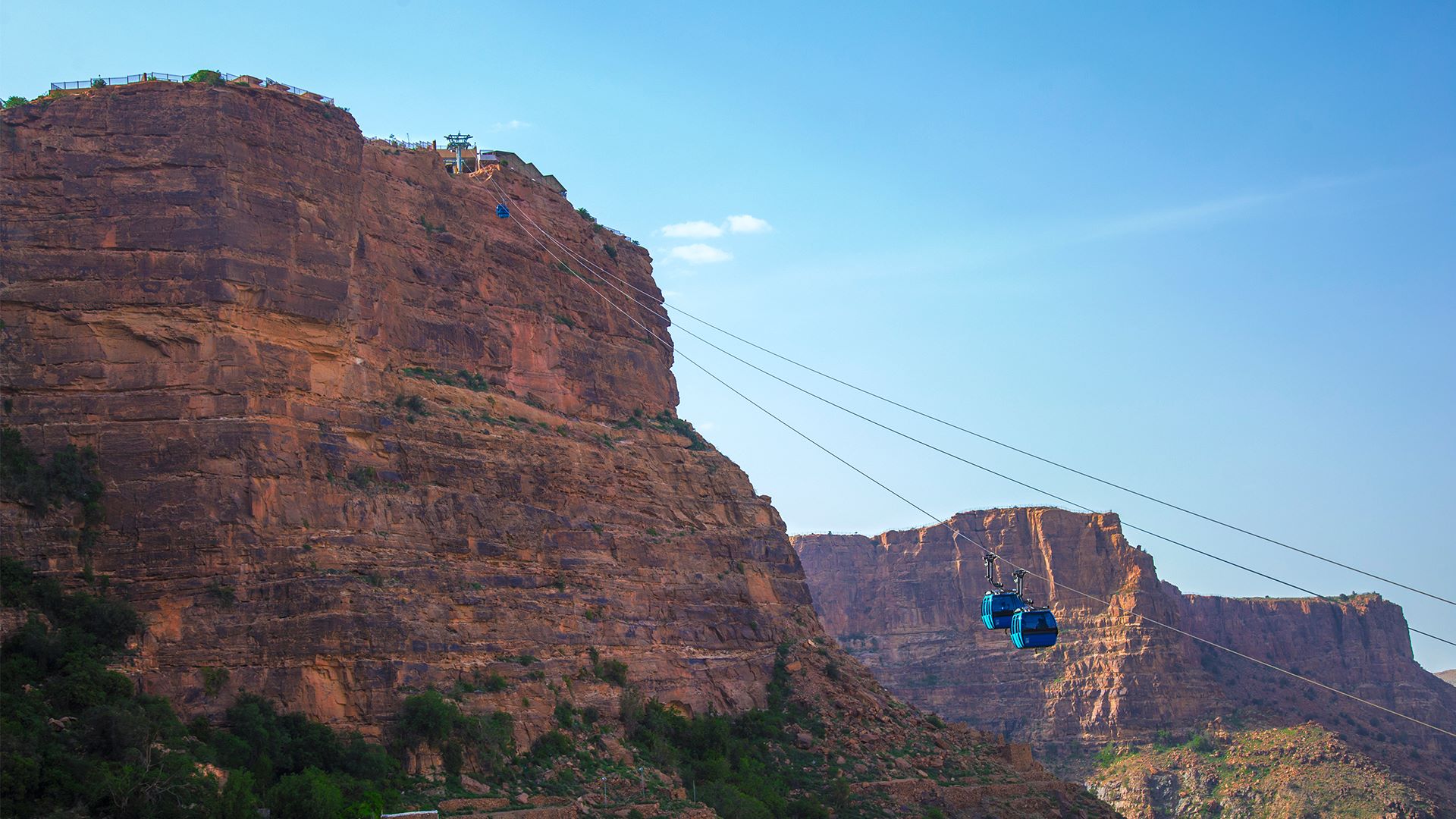 التلفريك واحد من أجمل التجارب في أبها البهية في عيد الفطر المبارك 