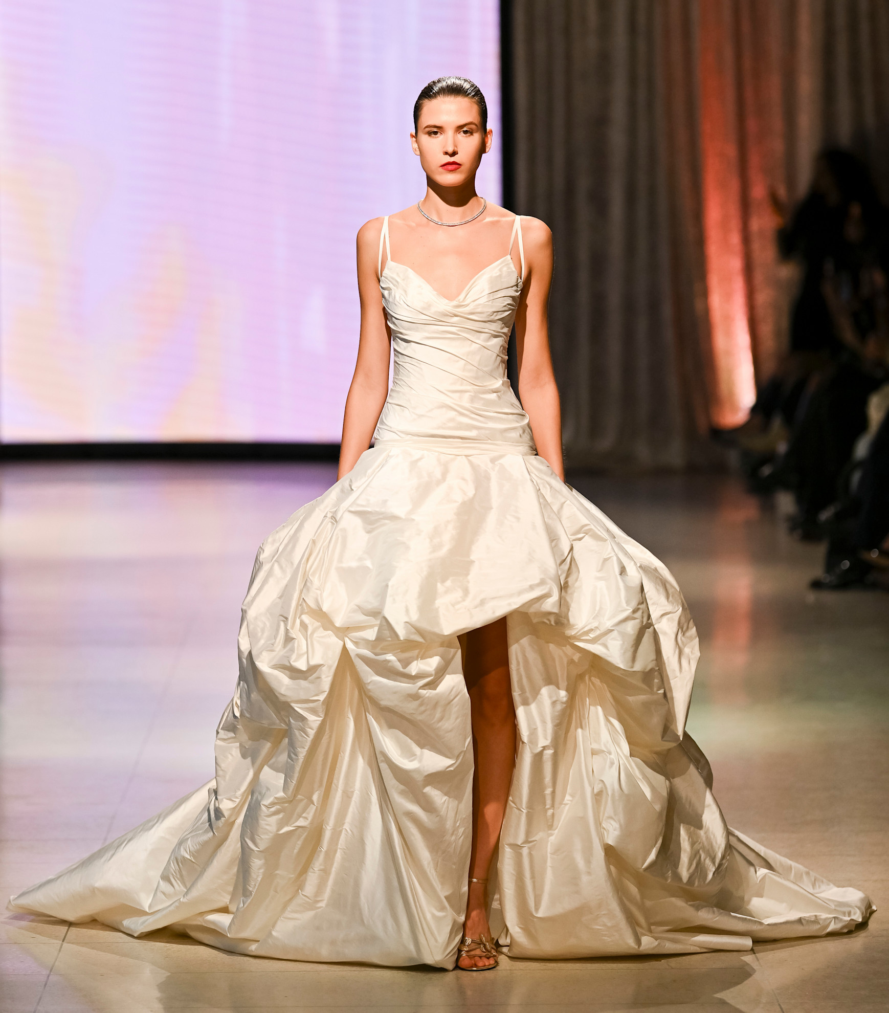 التنورة البوف بتصميم الدرابيه من إناس دي سانتو