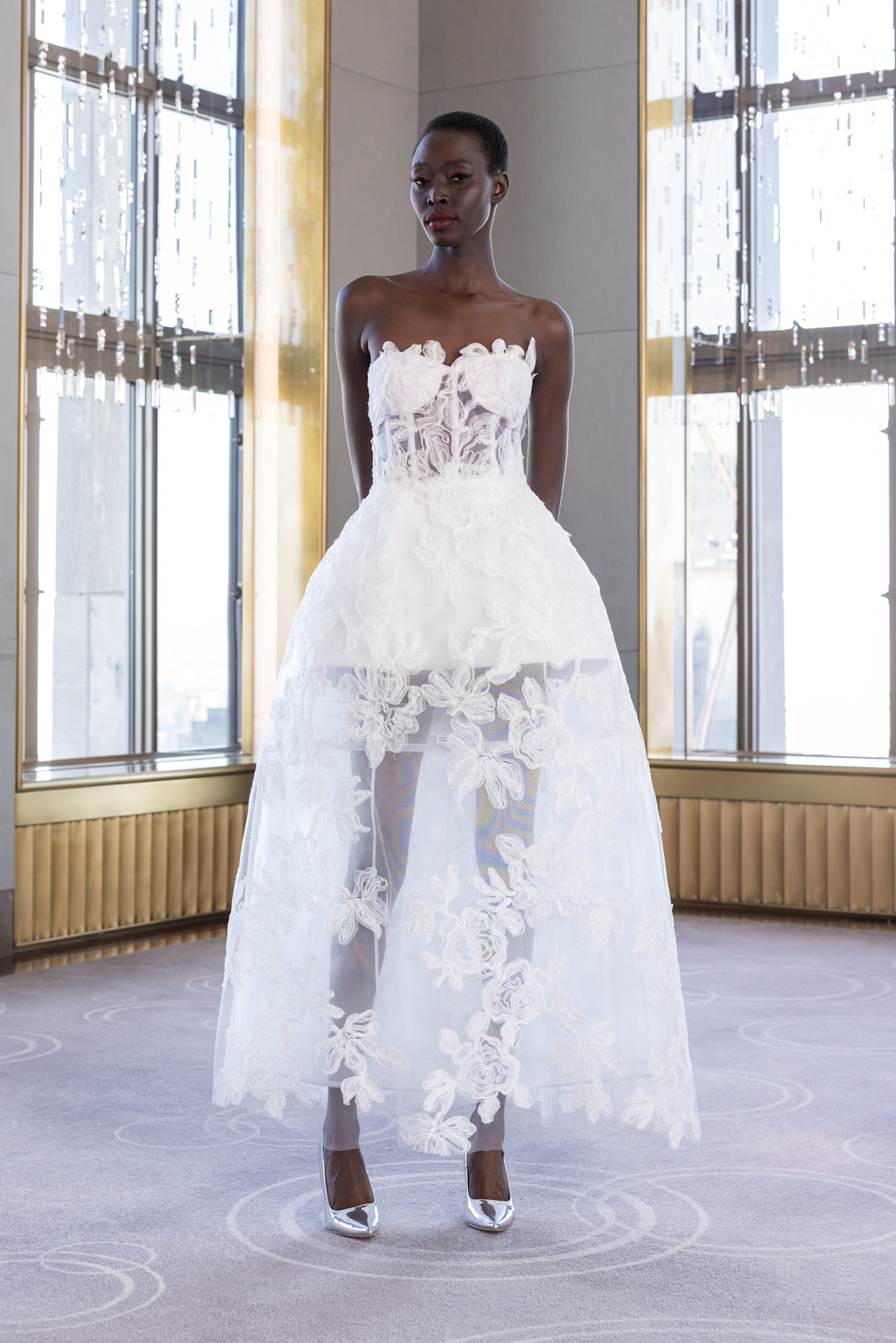 التنورة بشكل هندسي من دار  Nardos