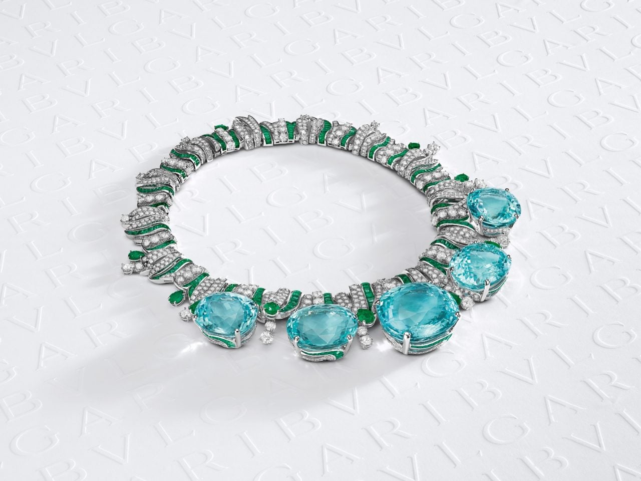 التورمالين الازرق في قلادة من Bulgari