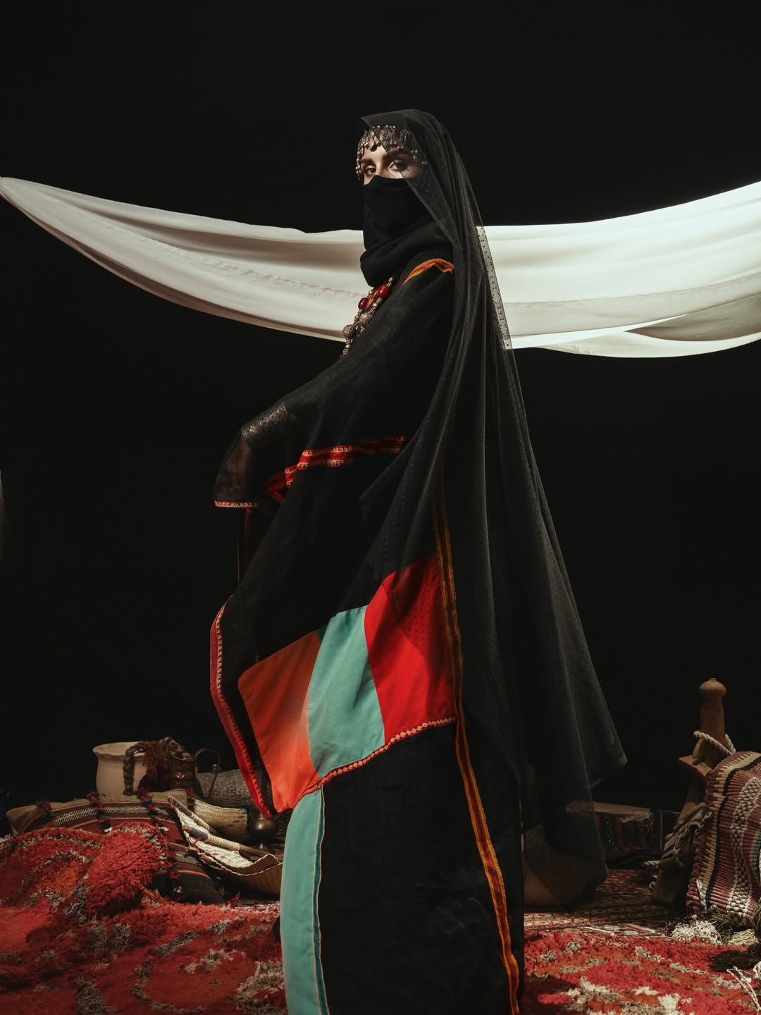 الثوب المتفت تصميم صالحة الشهراني تصوير بدر سند