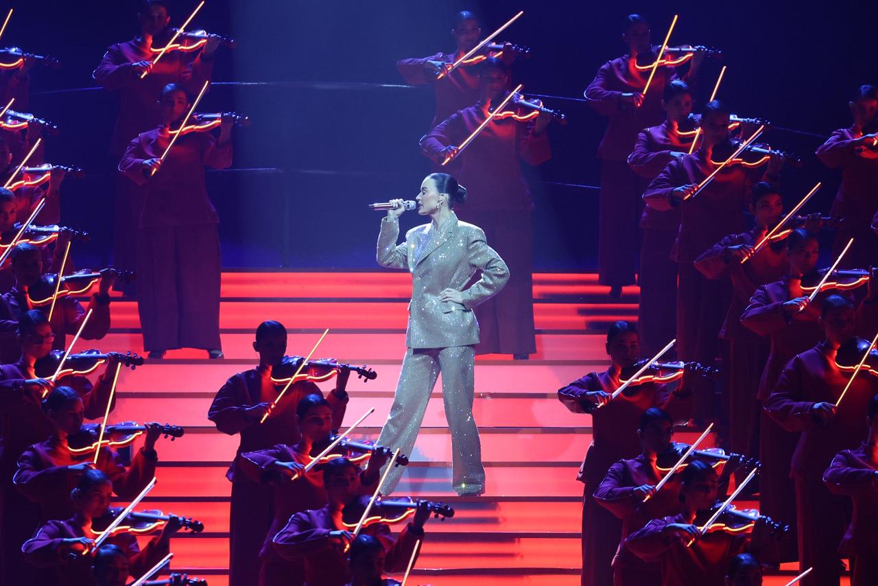 الجمهور استمتع بفقرات JOY AWARDS الغنائية المتنوعة التي قدمها نجوم الفن حول العالم