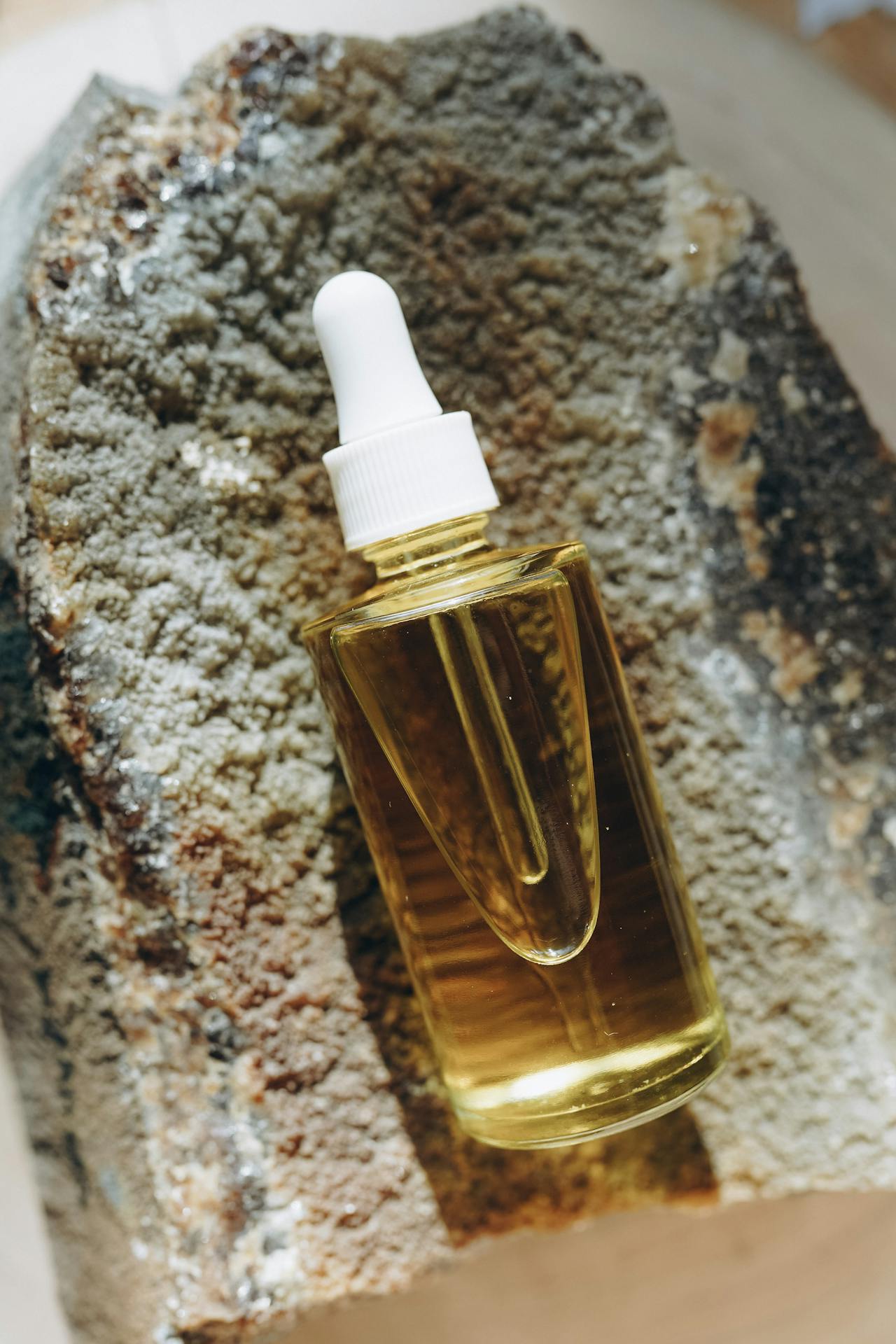 الحجر البركاني مع الزيوت  الطبيعية طريقة تاريخية لتقشير طبيعي وملمس ناعم