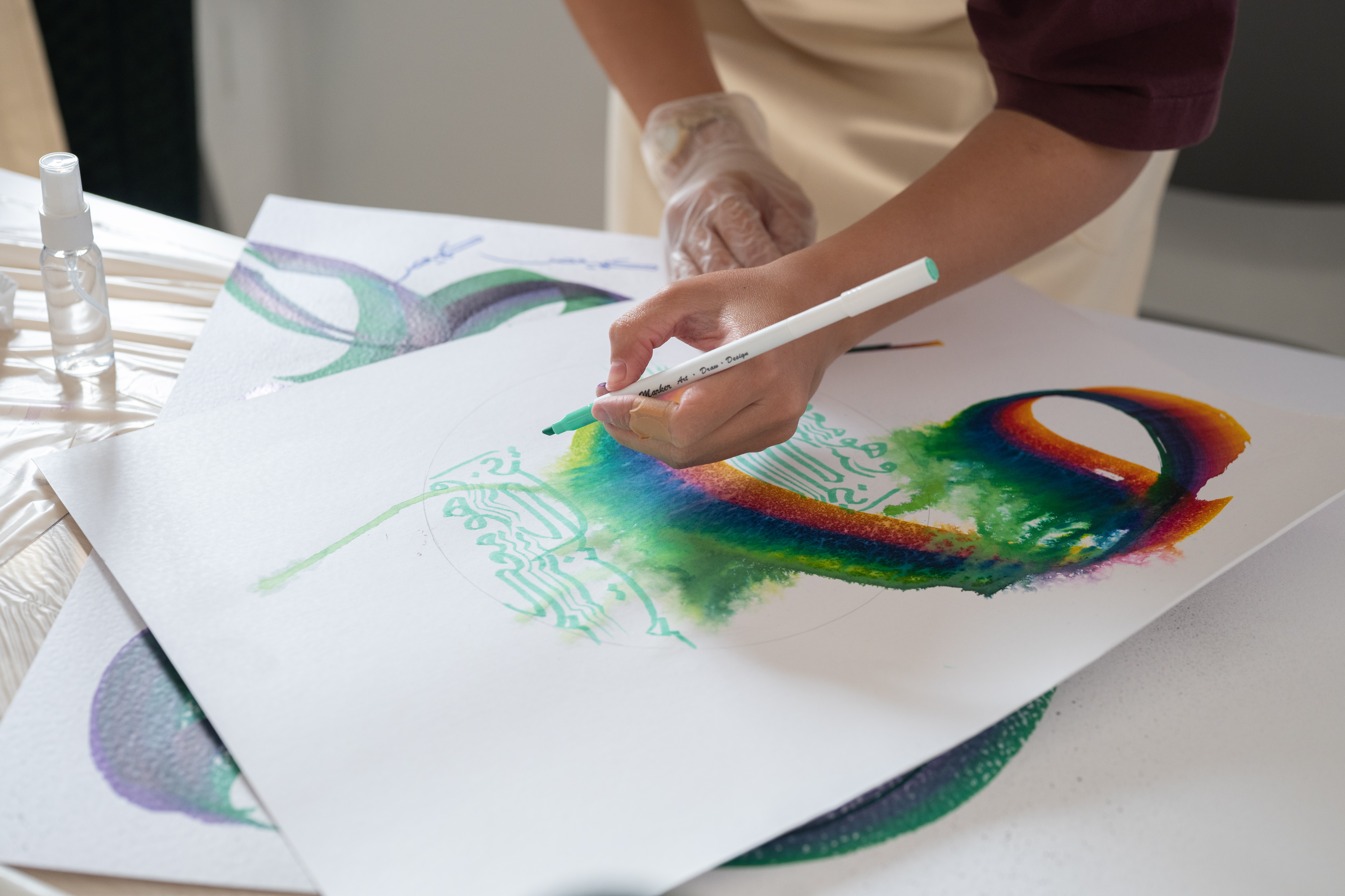 الحرف العربي في رحلة تحوّل… من الورق إلى الفضاء المفتوح