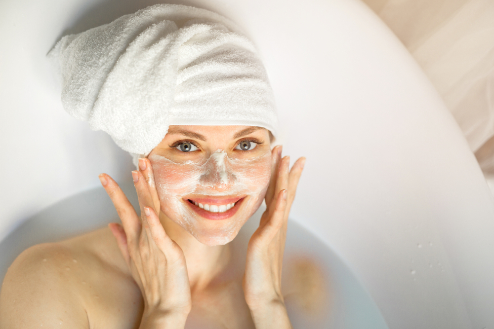 الحليب القليل الدسم مناسب للبشرة الدهنية