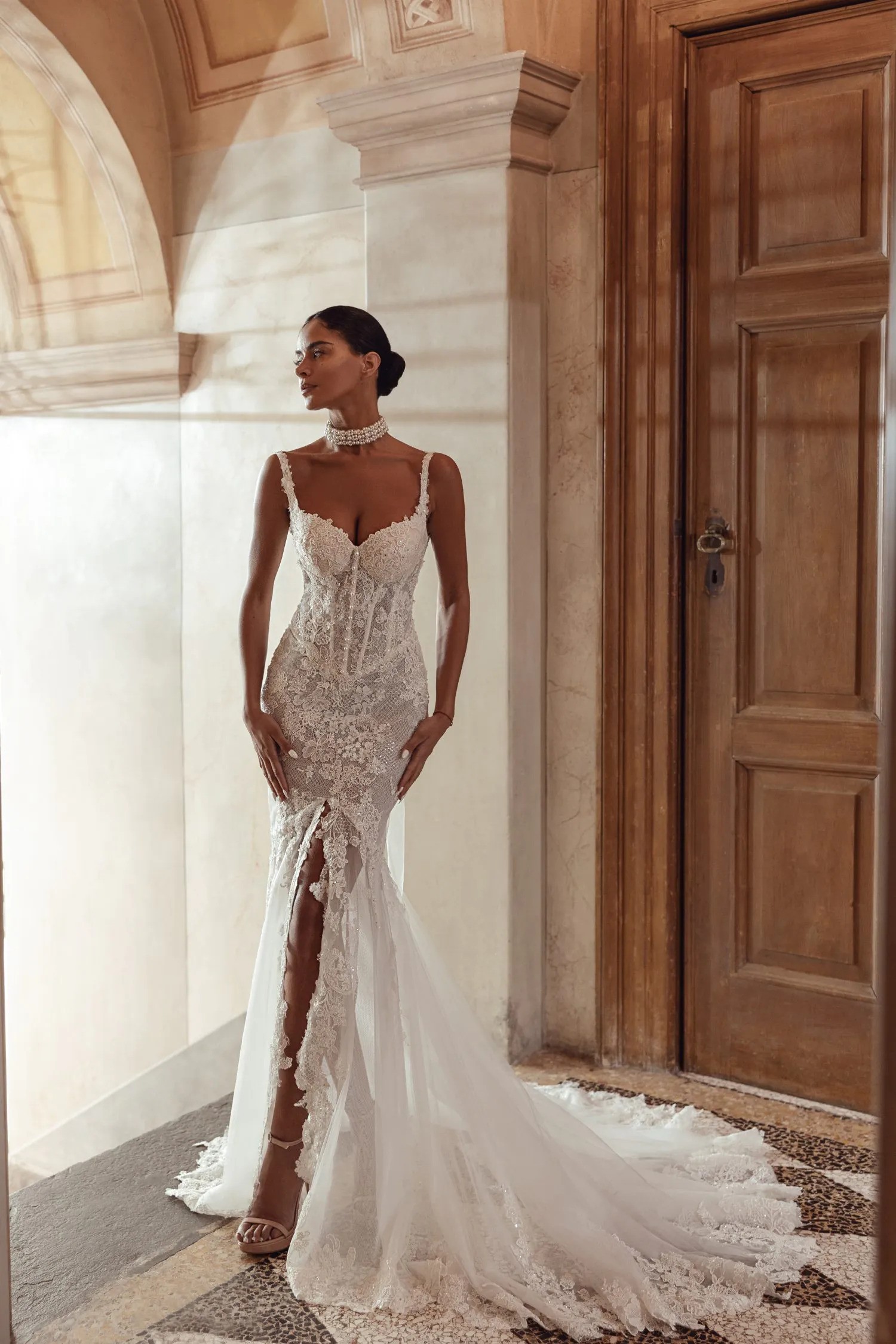 الدانتيل المطرز من دار  Ricca Sposa