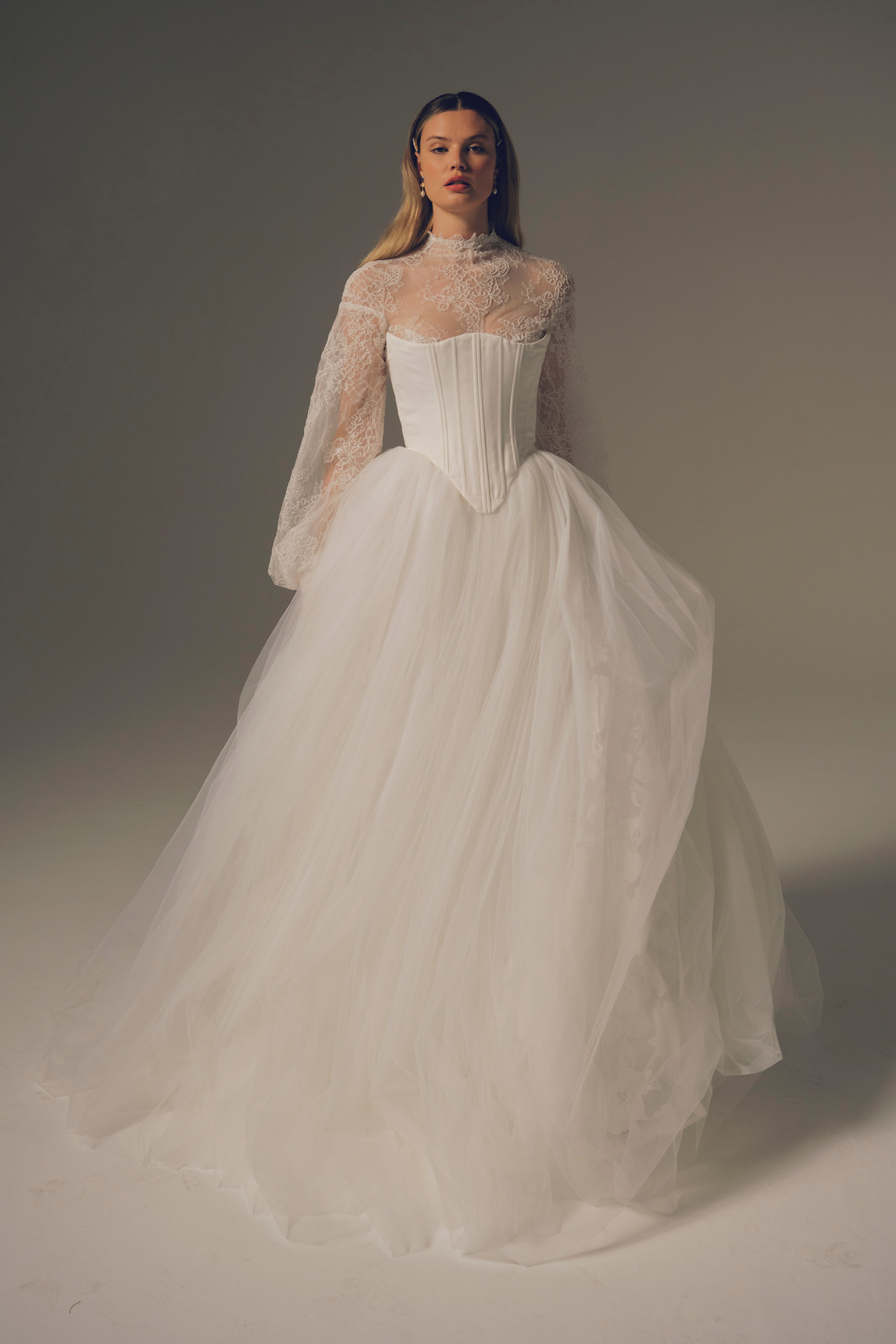 الدانتيل في تصاميم مجموعة خريف 2026 لدار  Hera