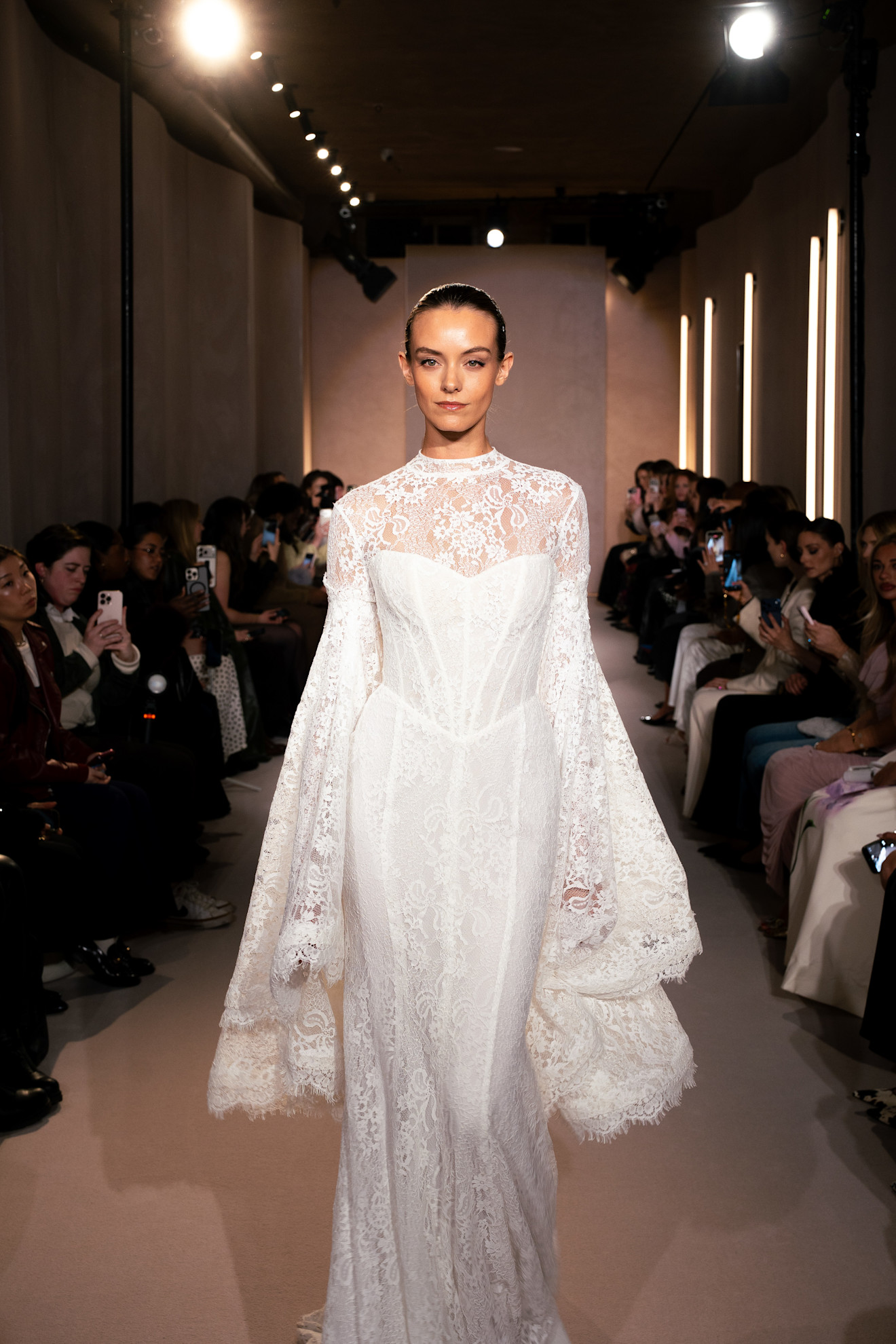 الدانتيل في عروض ميلا نوفا