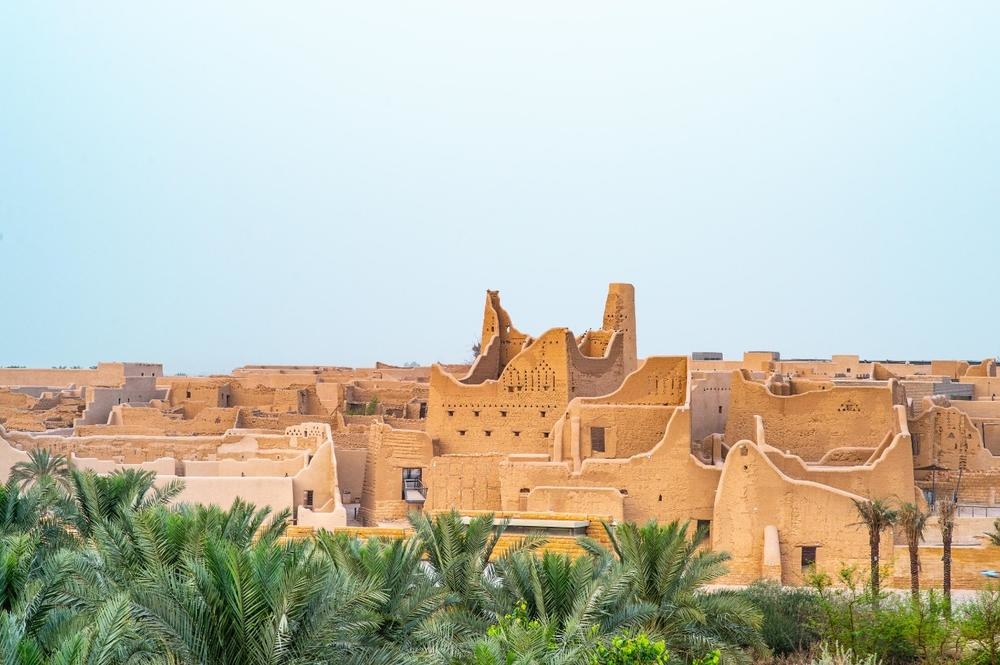 استمتعي بالتاريخ الأصيل ونسمات التراث الساحرة في الدرعية 