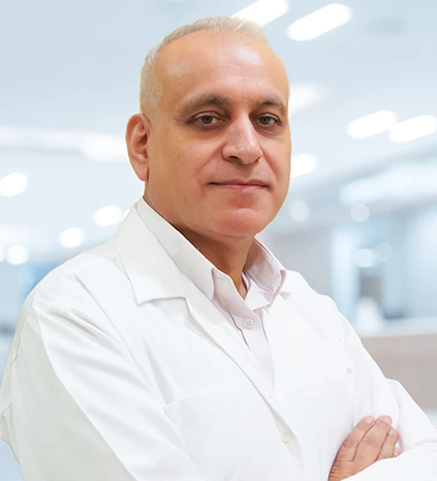 الدكتور أحمد علي أخصائي أمراض النساء والتوليد في المستشفى الدولي الحديث دبي