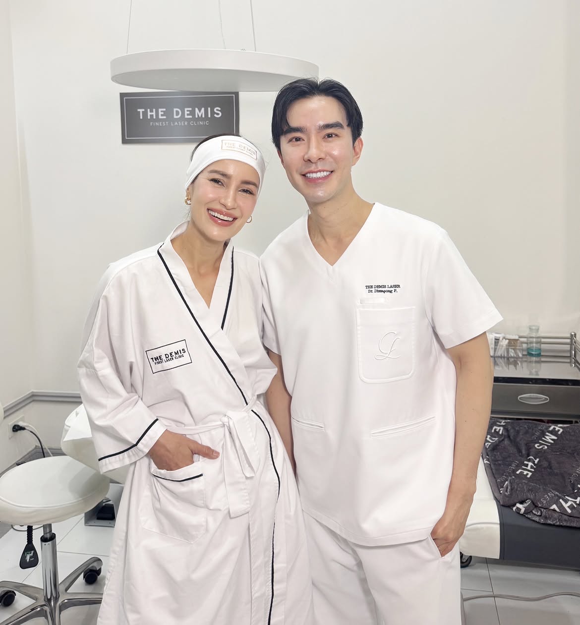 الدكتور ديسابونغ بانيثابورن (Dr. Joe) مع النجمة التايلاندية آن ثونغبراسوم (Anne Thongprasom).