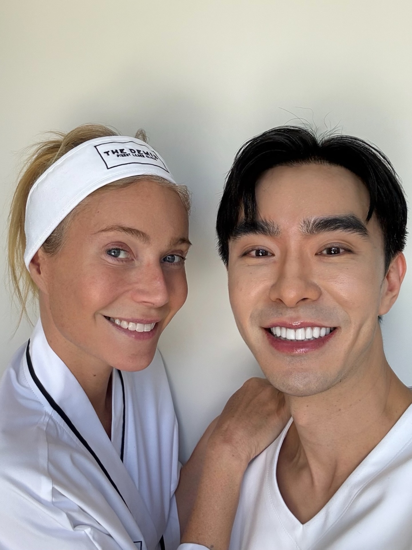 الدكتور ديسابونغ بانيثابورن (Dr. Joe) مع النجمة العالمية غوينيث بالترو (Gwyneth Paltrow).