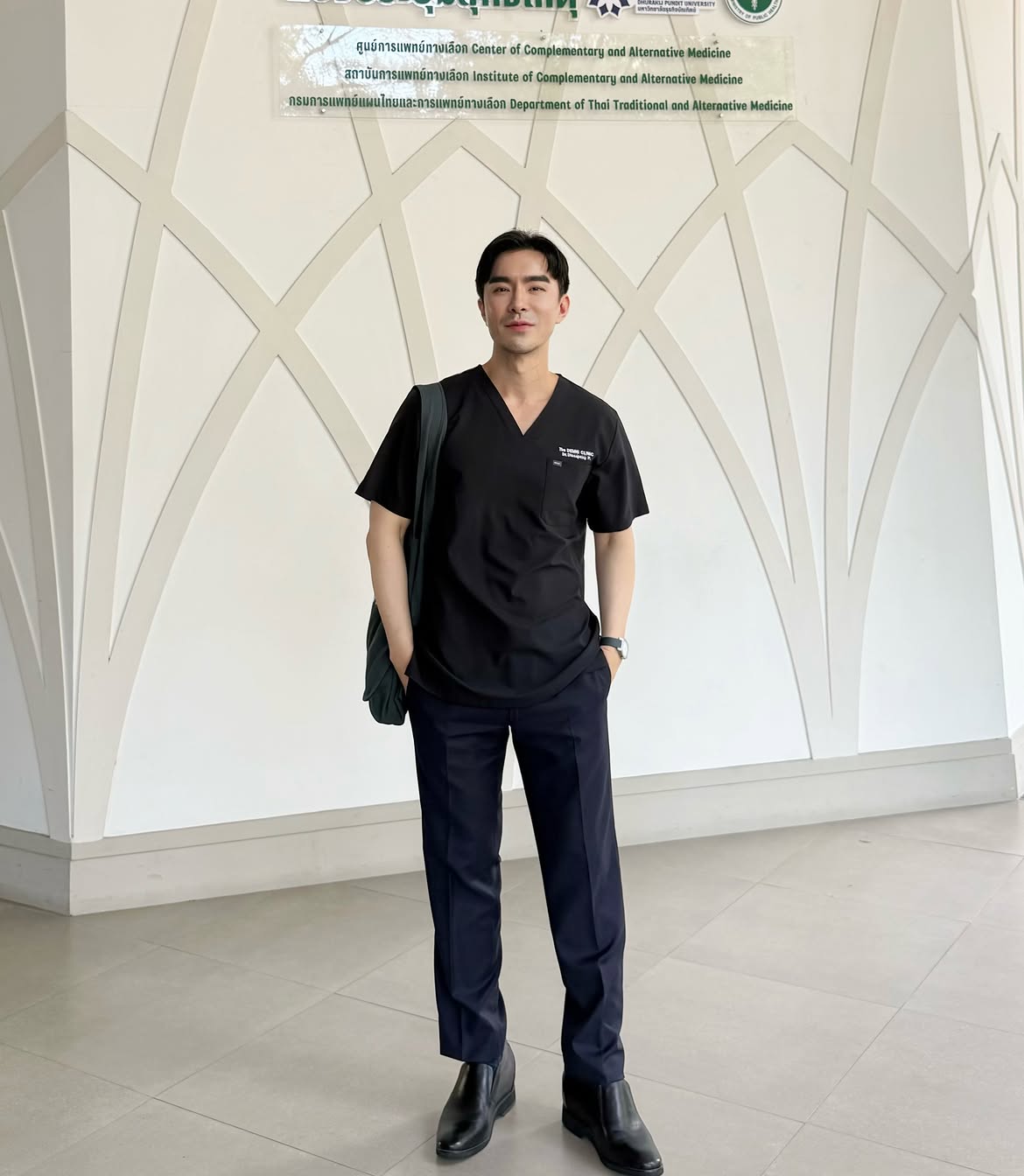 الدكتور ديسابونغ بانيثابورن (Dr. Joe).