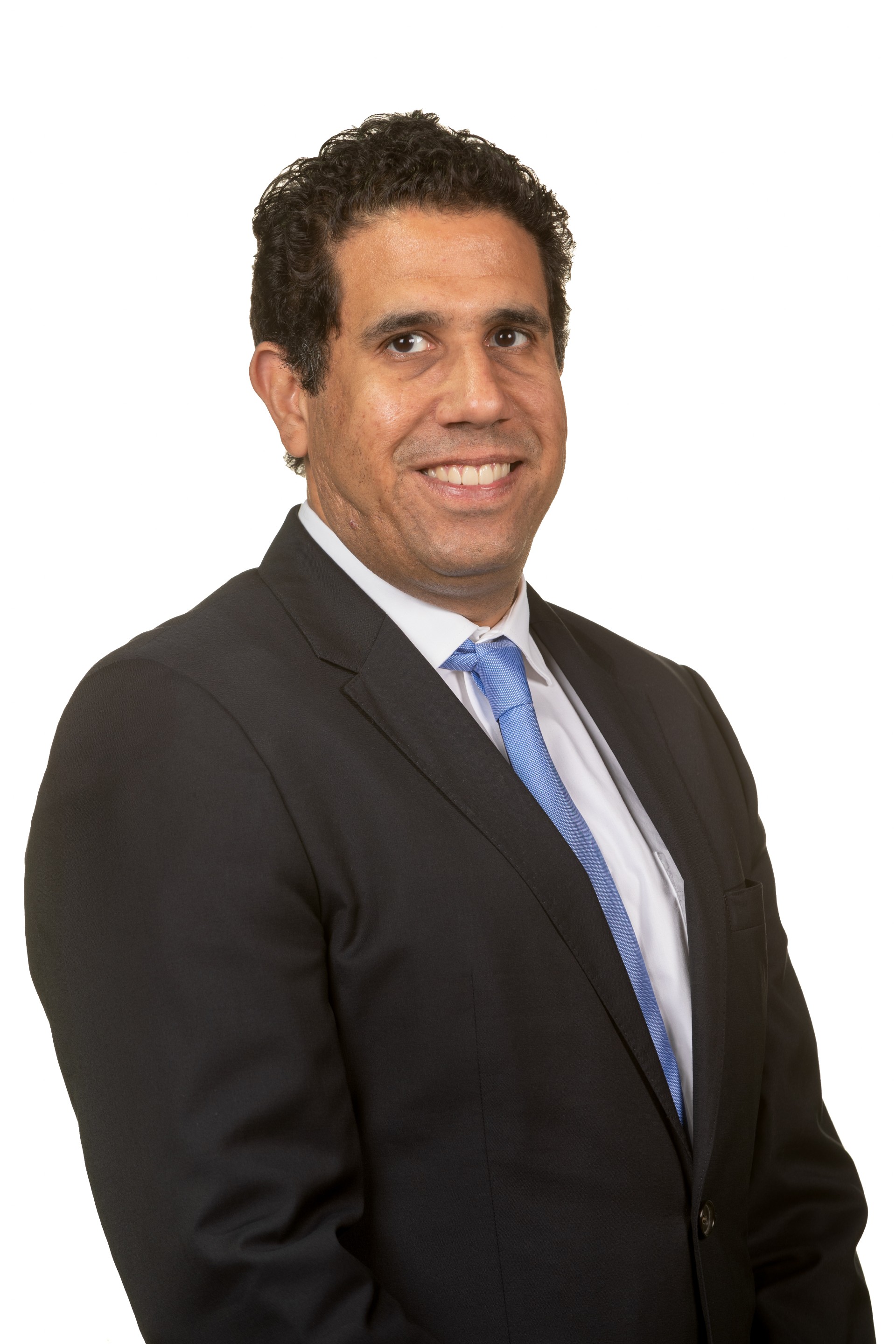 الدكتور رضا طلبة رئيس قسم علاج الألم بمعهد الأعصاب في مستشفى كليفلاند كلينك أبوظبي