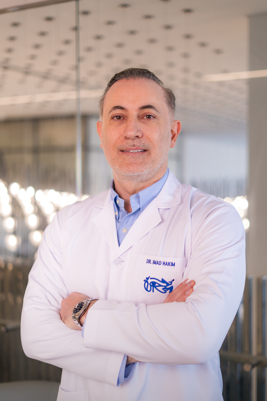 الدكتور عماد حكيم استشاري طب وجراحة العيون في مستشفى باراكير للعيون دبي