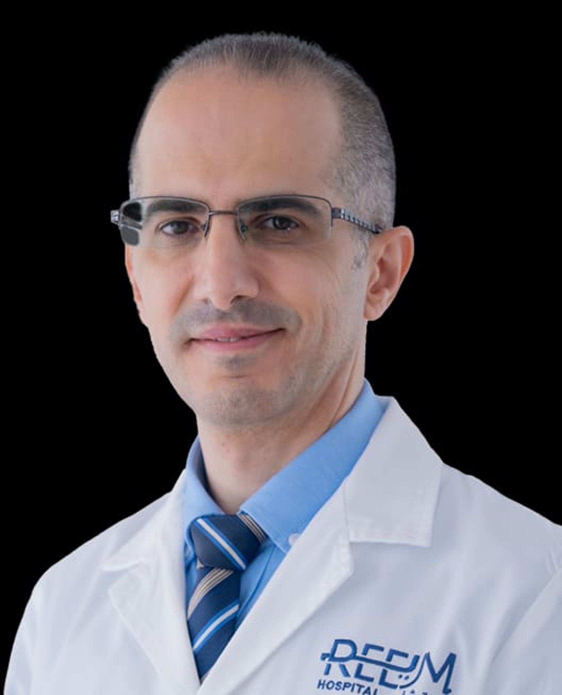 الدكتور عهد خازم أخصائي طب الأمراض الجلدية في مستشفى الريم أبوظبي