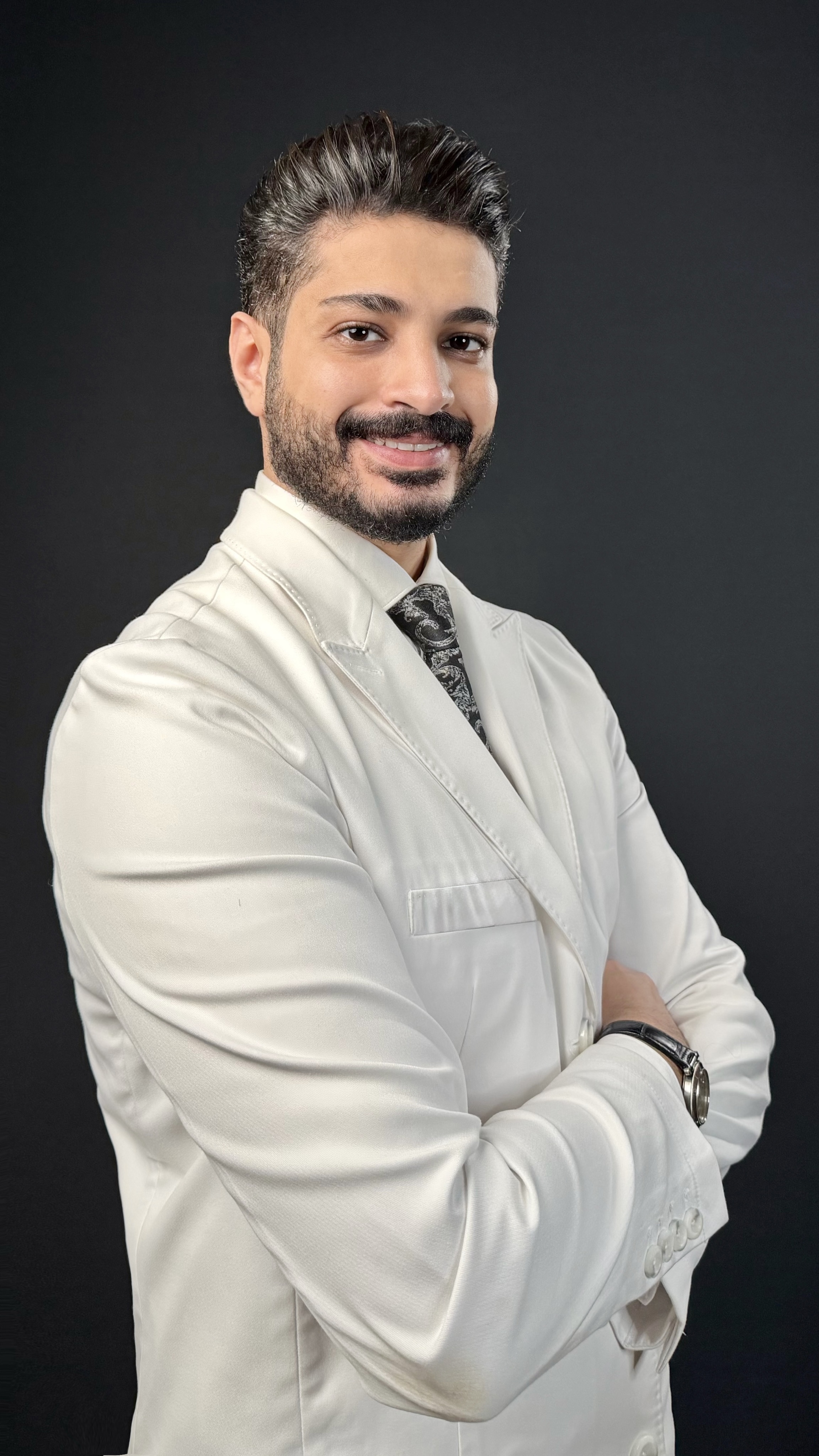 الدكتور محمد قاسم أخصائي أمراض وجراحة اللثة وزراعة الأسنان