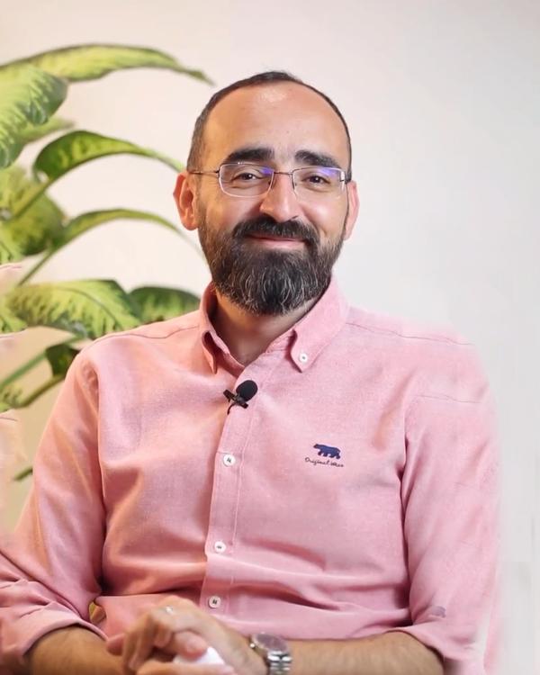 الدكتور محمود الدرابي مدير الجودة والتطوير السريري في فاليو هيلث