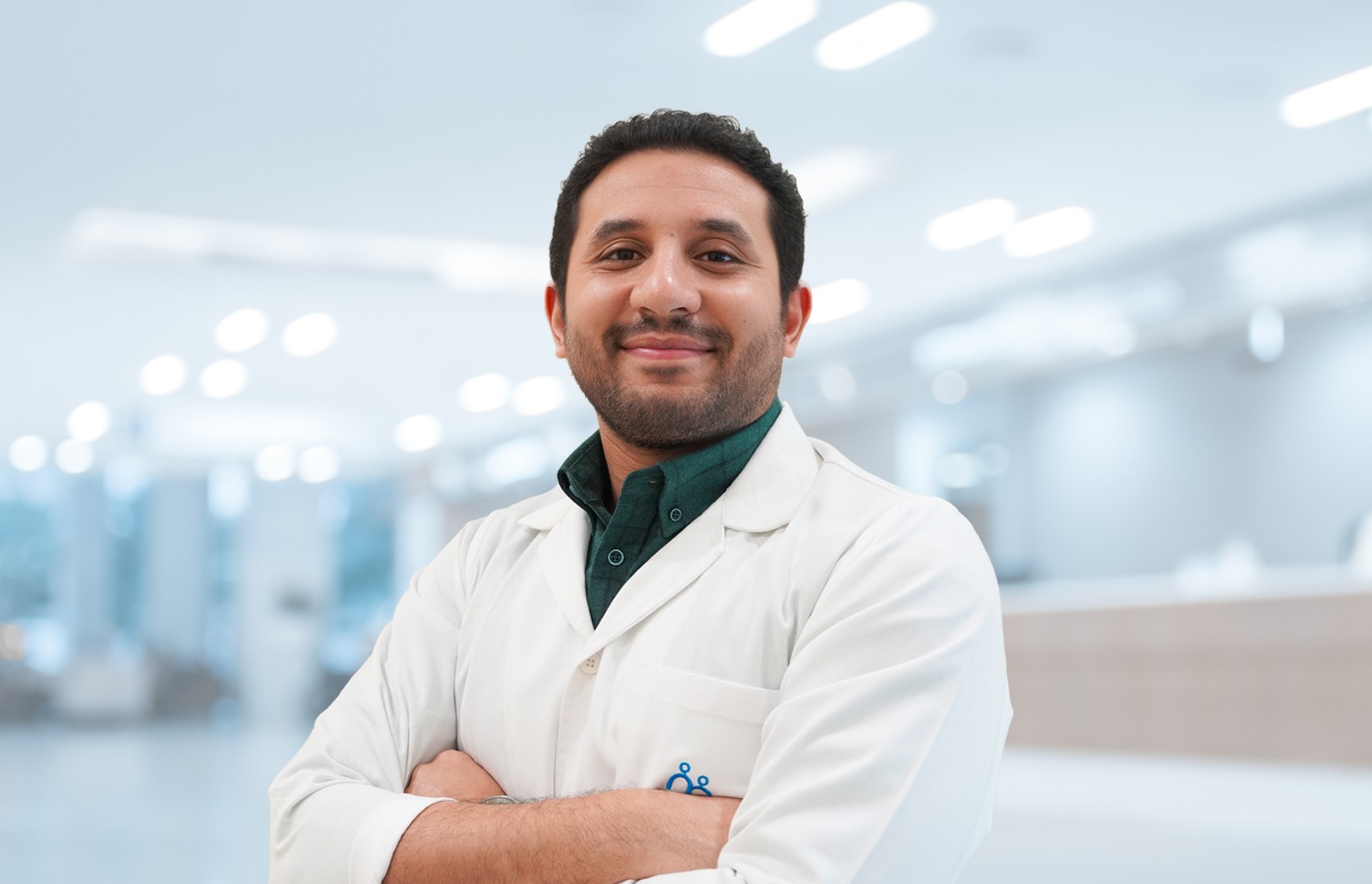 الدكتور محمود مدحت أبوموسى أخصائي طب العناية المُركَزة في المستشفى الدولى الحديث