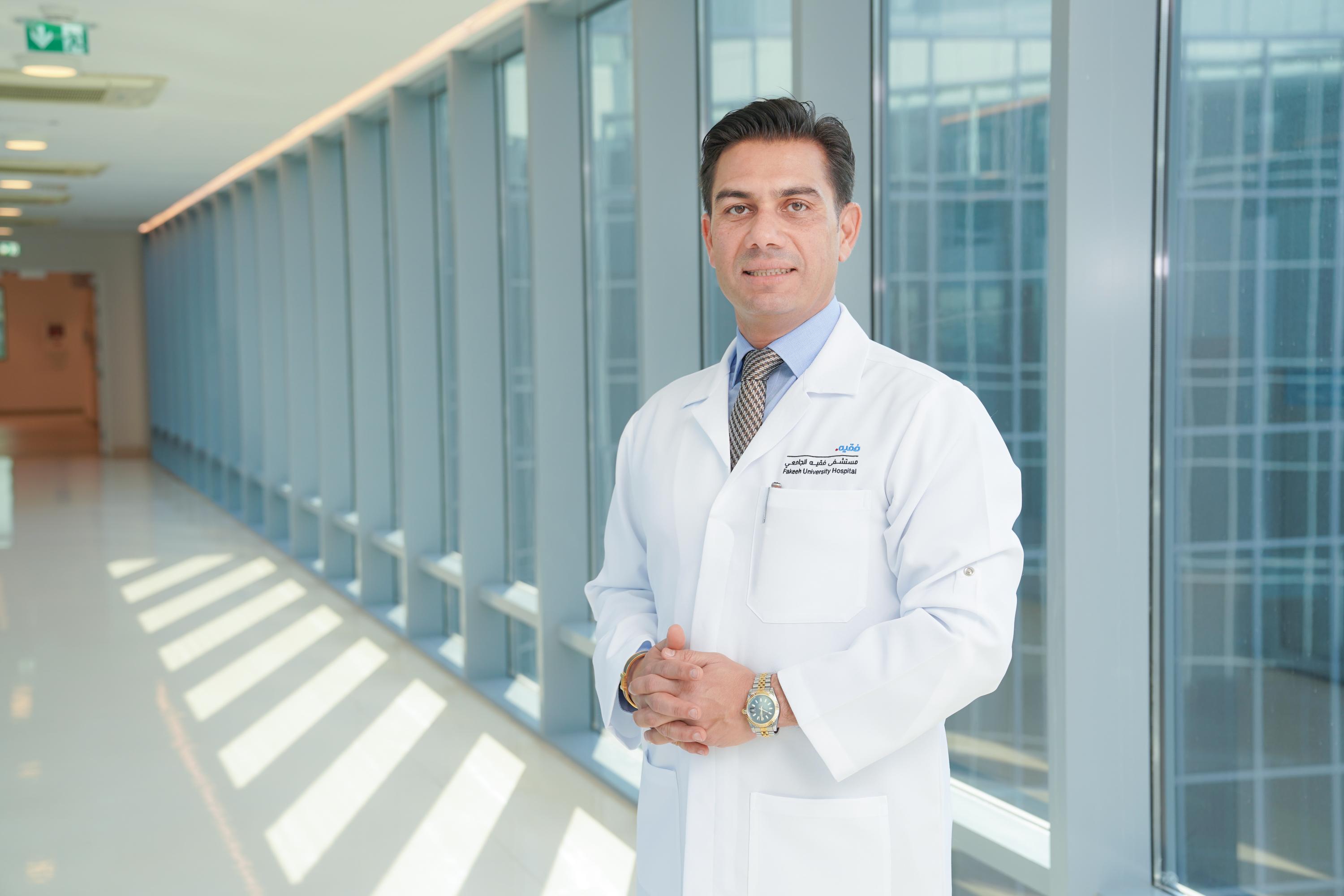 الدكتور منصور عساف استشاري الطب النفسي في مستشفى فقيه الجامعي