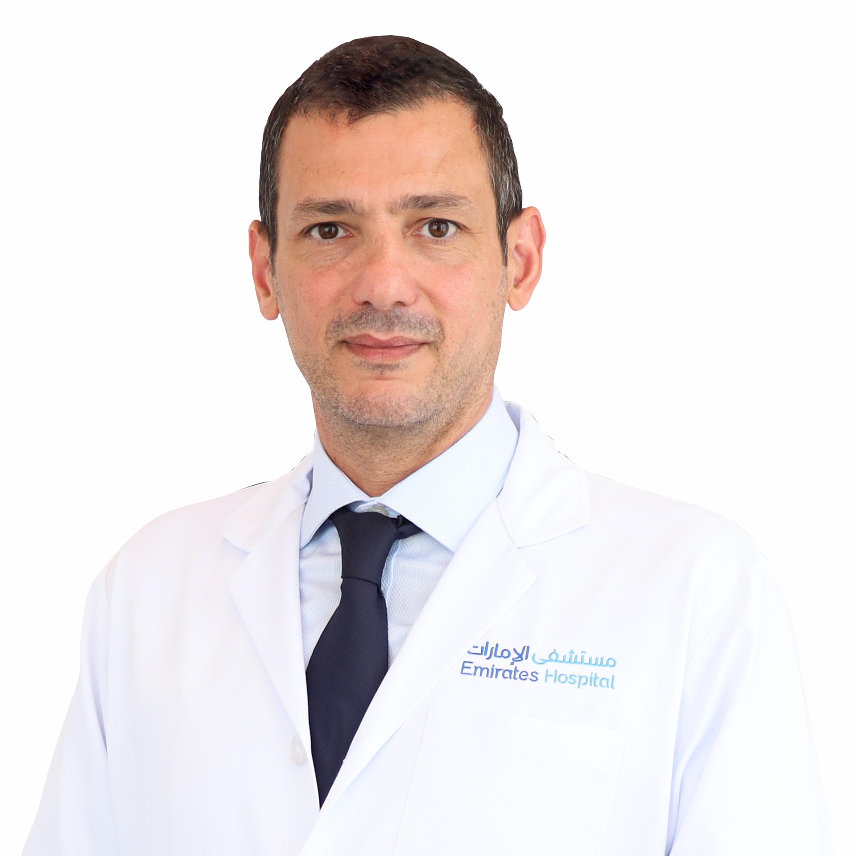 الدكتور وائل برو استشاري طب الأسرة في مجموعة مستشفيات الإمارات