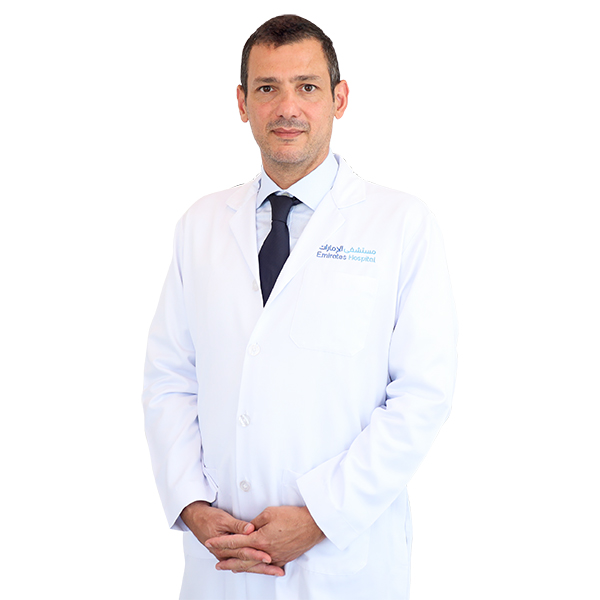 الدكتور وائل برو استشاري طب الأسرة من مجموعة مستشفيات الإمارات 