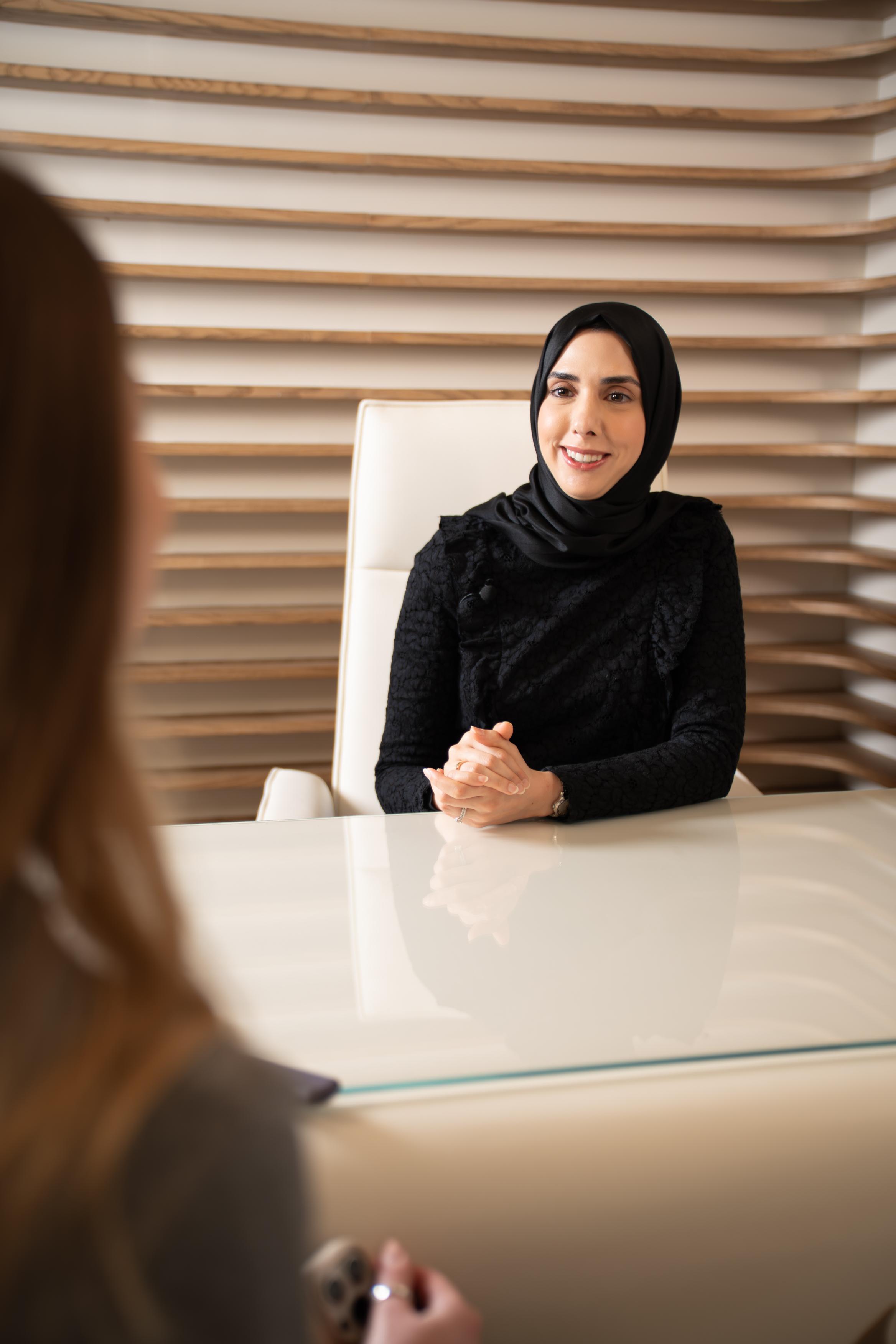 الدكتورة باريسا خونصاري متخصصة في الطب التجميلي والطب التكاملي في عيادة Sequoia Clinic دبي