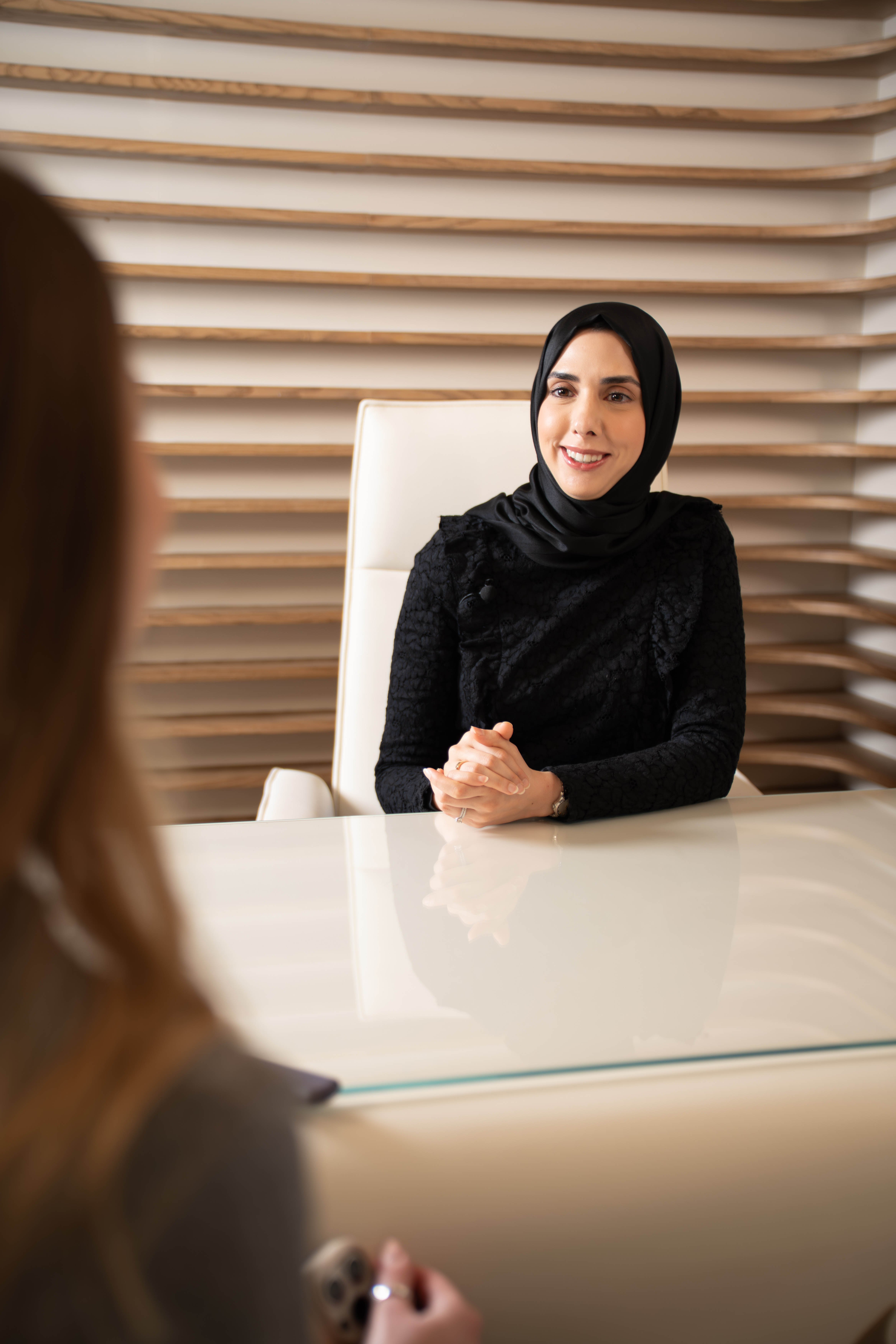 الدكتورة باريسا خونصاري متخصصة في الطب التجميلي والطب التكاملي في عيادة Sequoia Clinic دبي